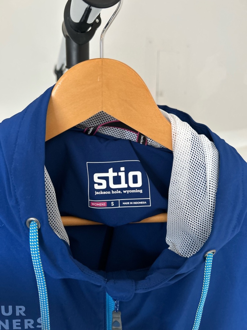 Stio Cfs Hooded Anorak Jacket View 6
